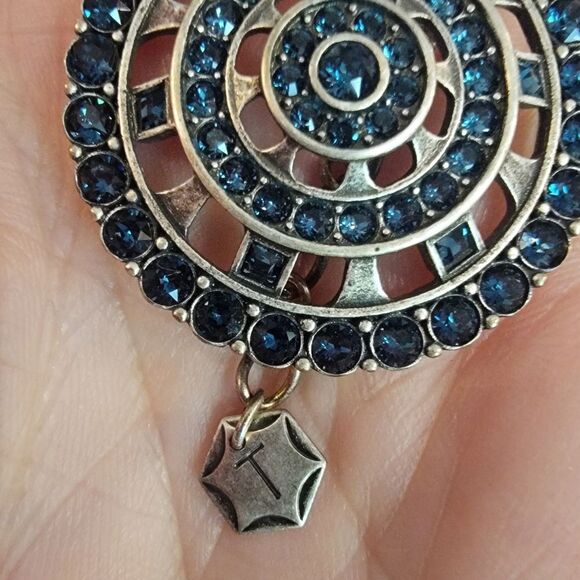 #TouchstoneCrystal Denim 1.25" Medallion Necklace #NWOT - Picture 7 of 7